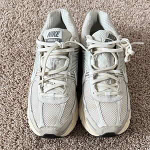 Nike Vomero 5 Light Gray Sneakers